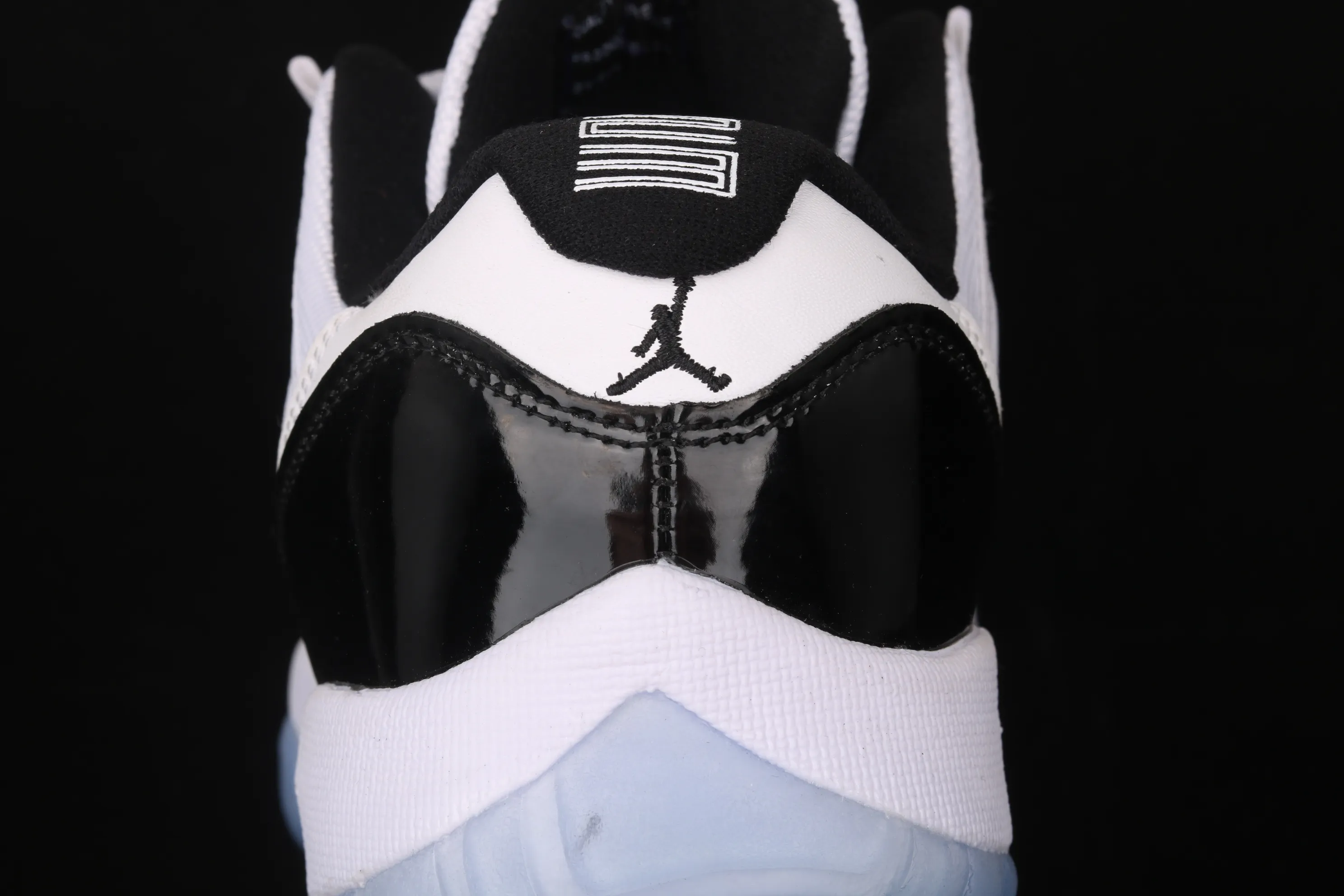 All categories Air Jordan Jordan series basketball shoes Air Jordan 11 X version Air Jordan 11 Low "Concord" AJ11 Joe 11 white and black genuine carbon 528895-153